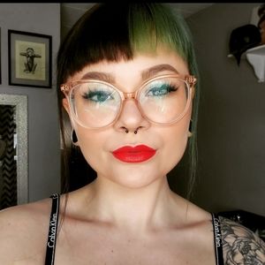 Meet your Posher, Angie